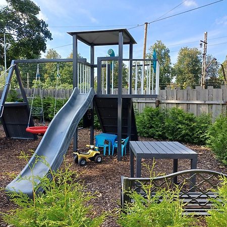 Green Garden & Private Parking Apartments With Playground Riga Exteriör bild