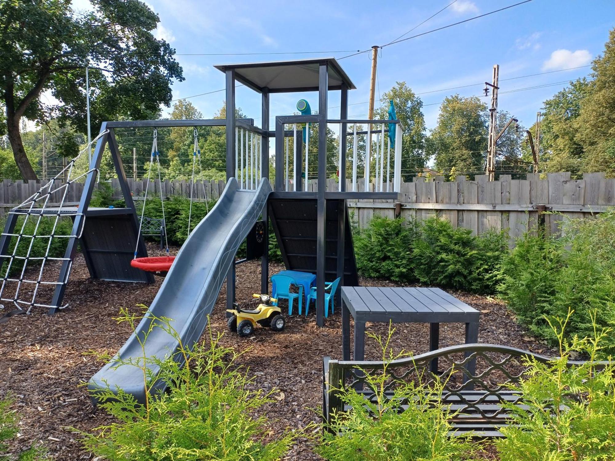 Green Garden & Private Parking Apartments With Playground Riga Exteriör bild
